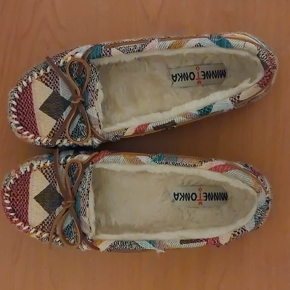 Minnetonka faux fur moccasin slippers